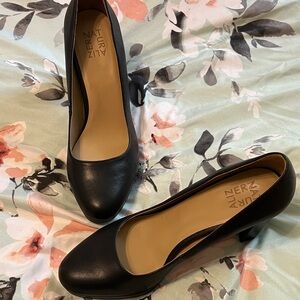 Naturalizer Classic Black Pumps